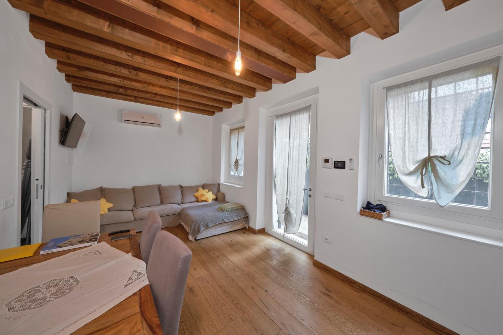 Beautiful, Cozy With A Small Courtyard. Apartament Werona